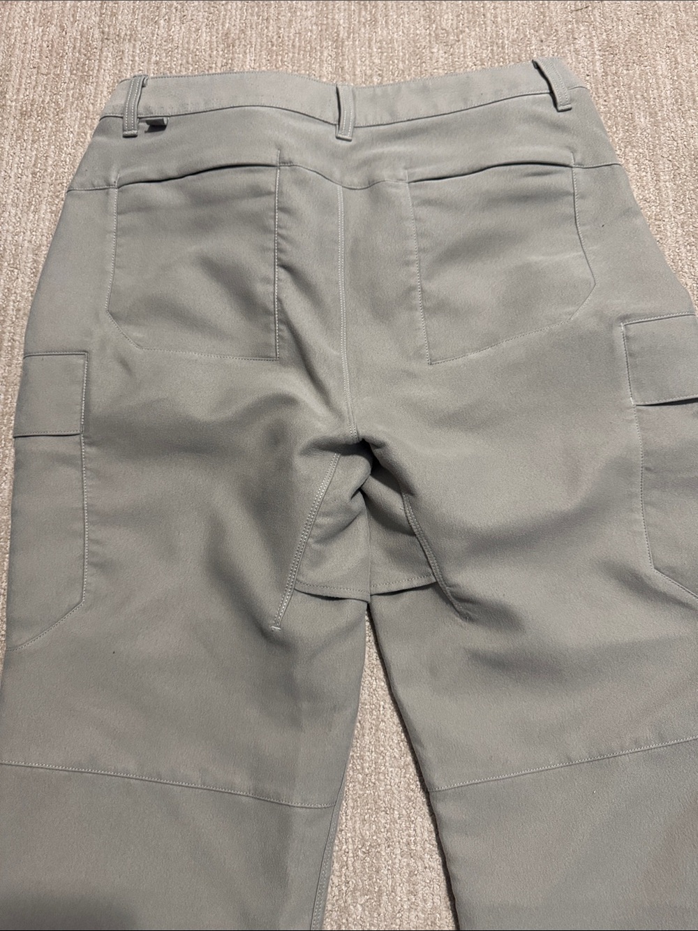 Lululemon Men's Size 31x30 Stone Utilitarian Cargo Pant - Picture 6 of 11